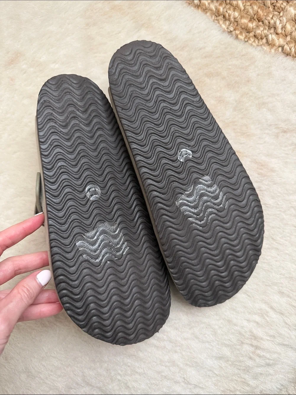 Universal Thread Clogs - Picture 3 of 3